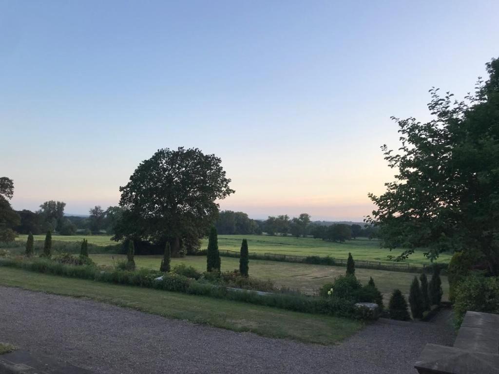 Willington Hall Hotel タルボリー エクステリア 写真