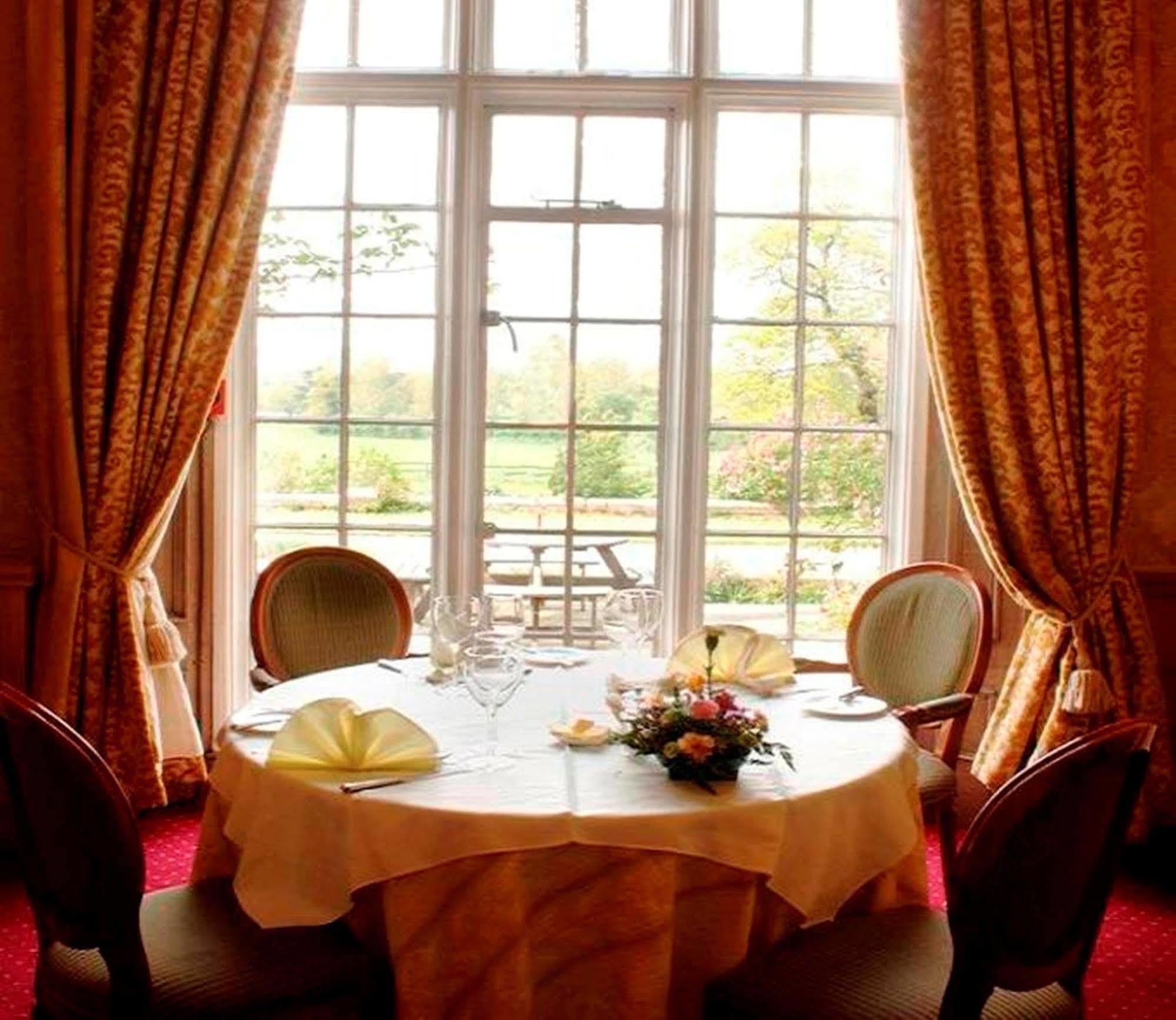 Willington Hall Hotel タルボリー エクステリア 写真