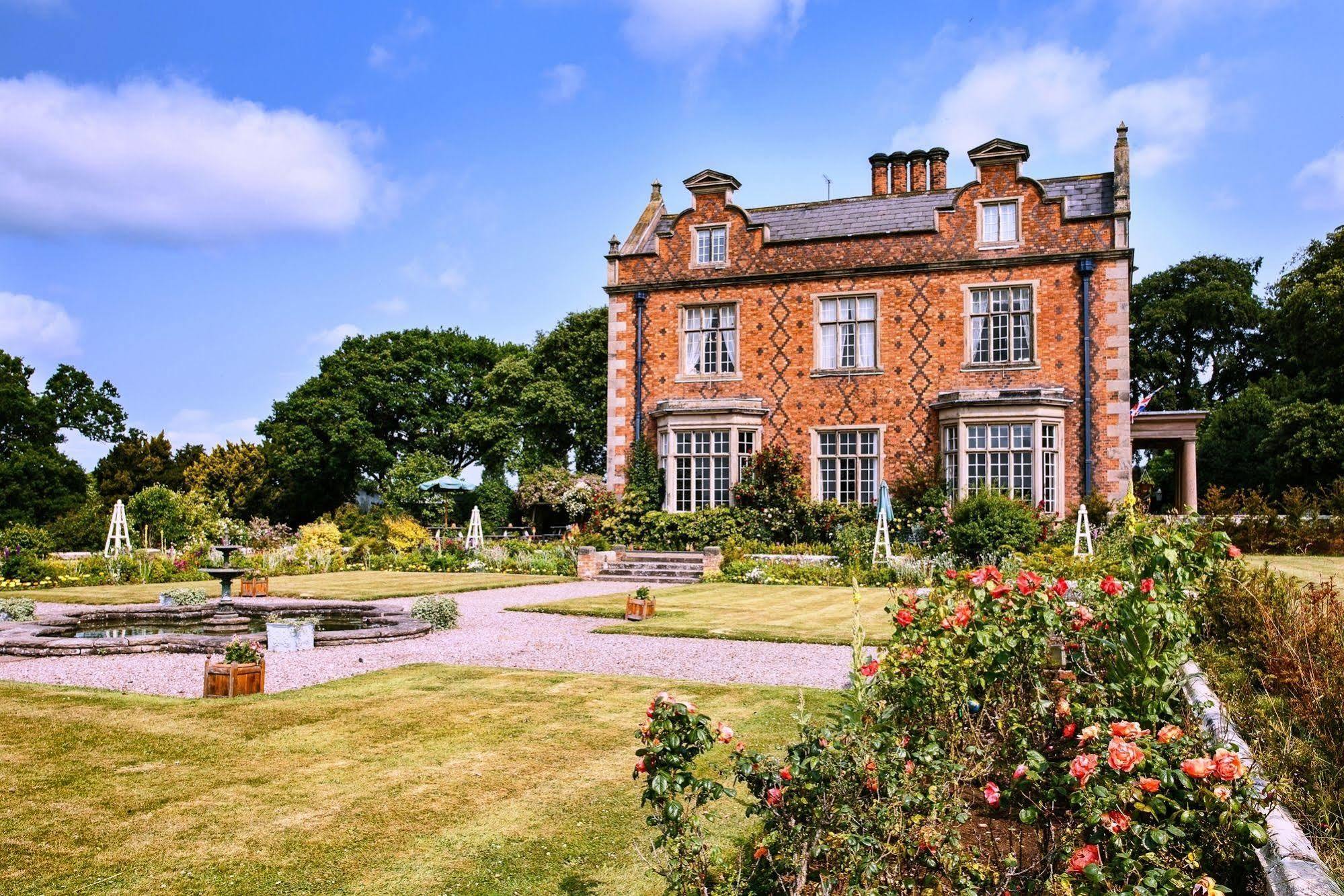 Willington Hall Hotel タルボリー エクステリア 写真